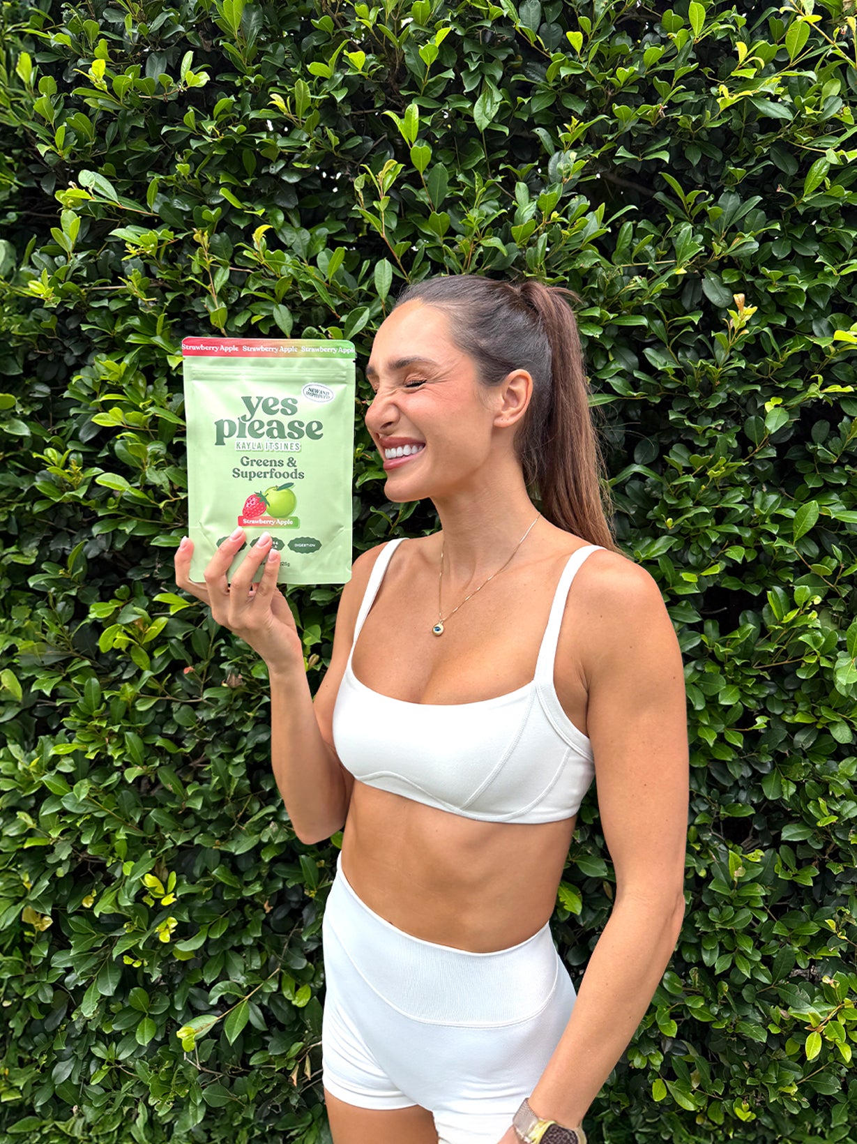 LIMITED EDITION Kayla Itsines Greens & Superfoods - Strawberry Apple